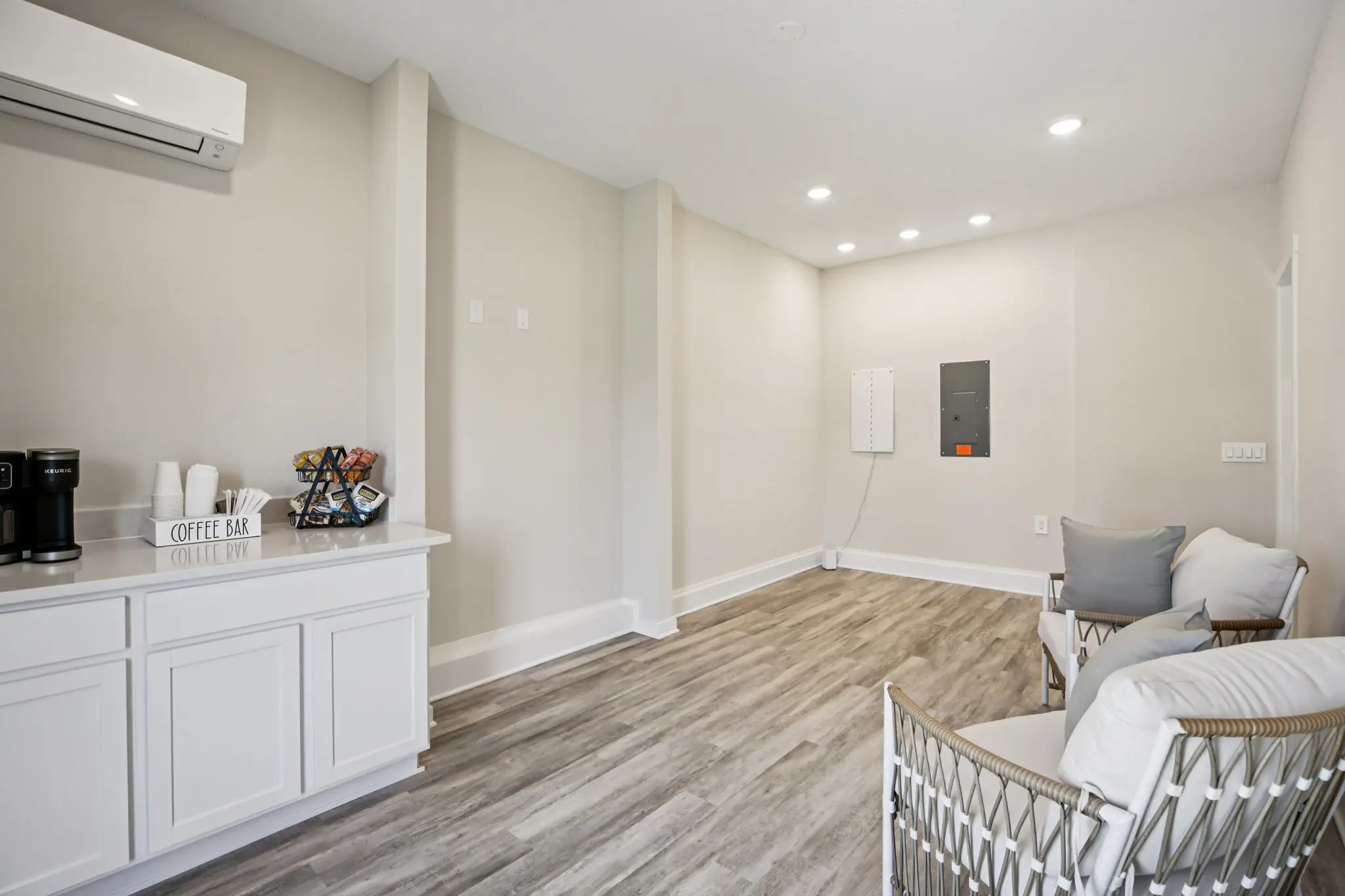 Photo 53 of 28 of Rising Tide Model