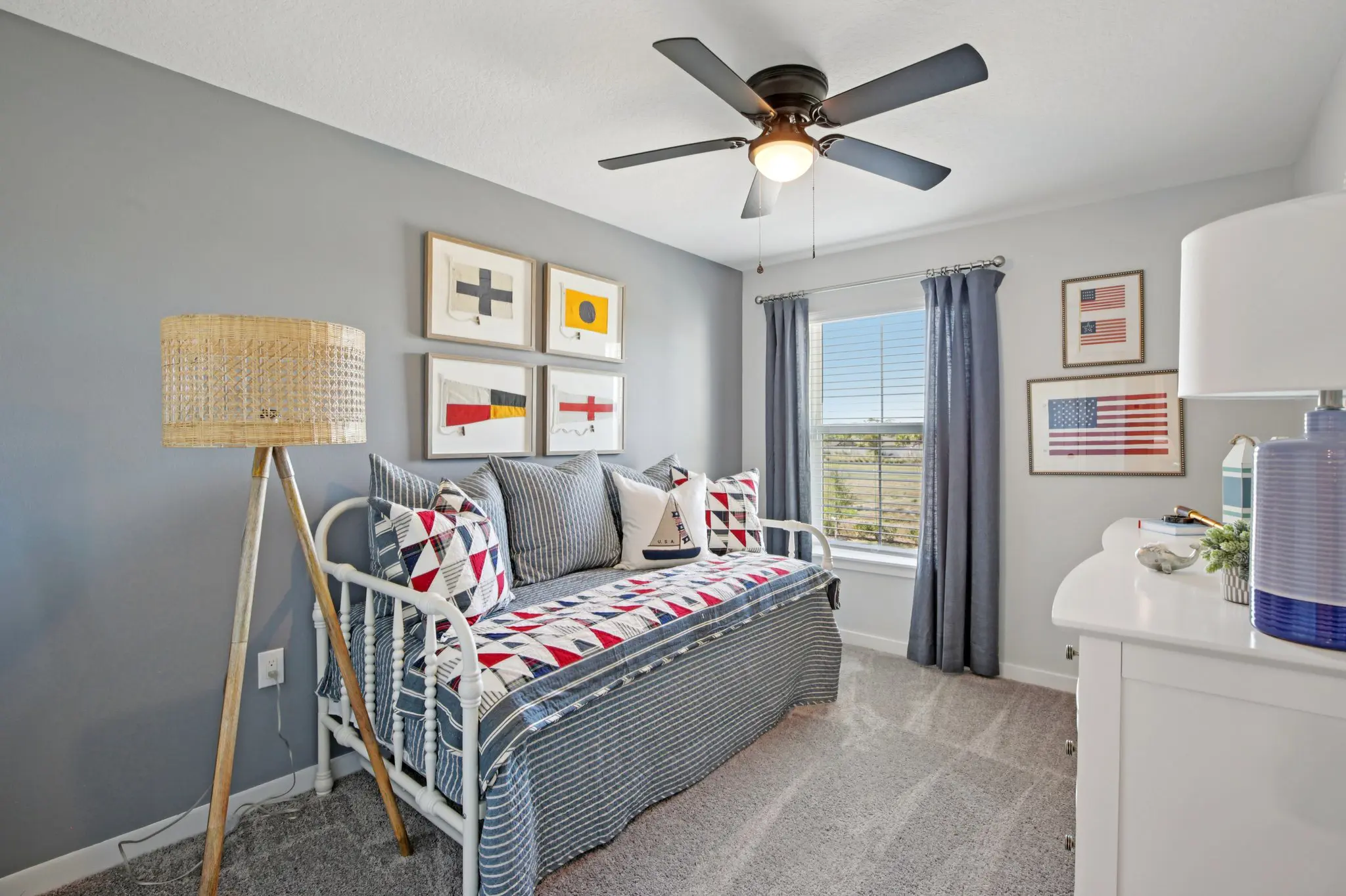 Photo 44 of 29 of High Tide Model