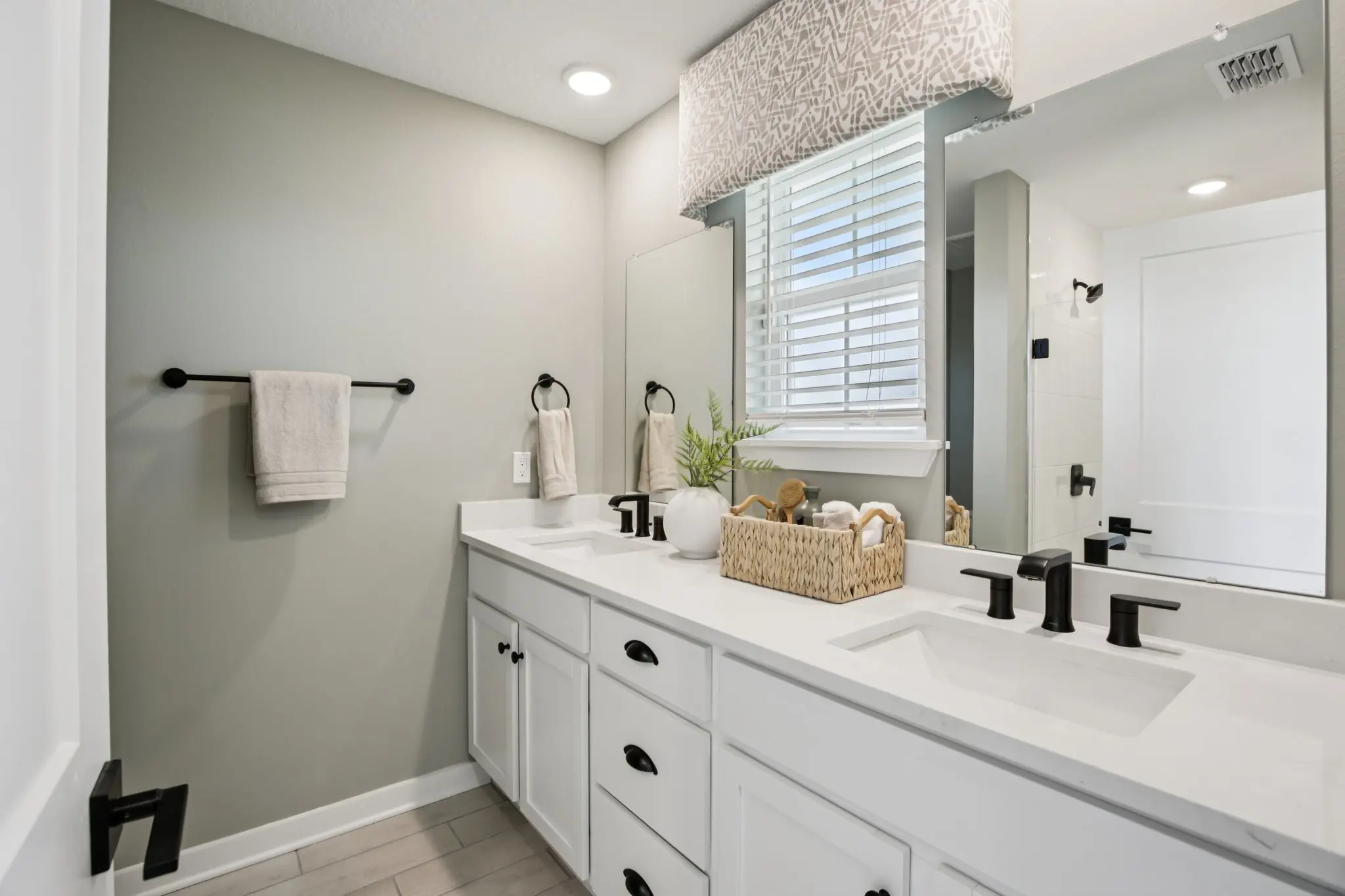 Photo 47 of 28 of Rising Tide Model